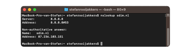nslookup voorbeeld in terminal voor achterhalen ip-adres domeinnaam