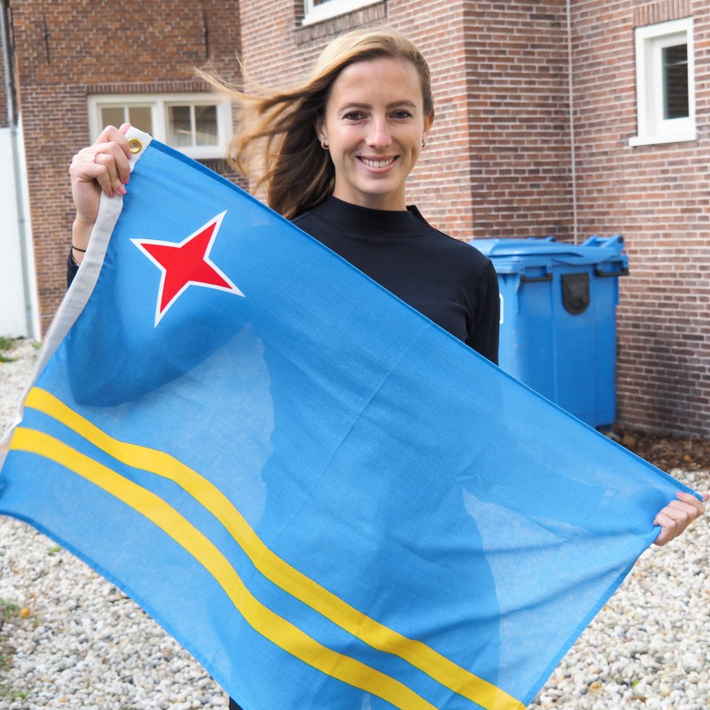 Marloes met vlag van Aruba