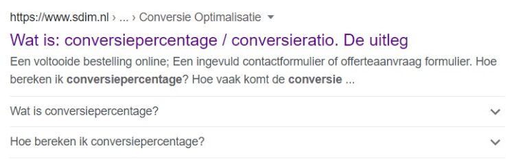 Voorbeeld van maximaal twee FAQ resultaten in Google. 